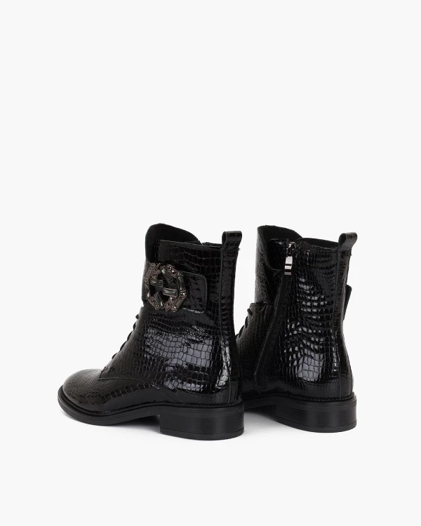 Czarne trzewiki damskie lakierowane 8