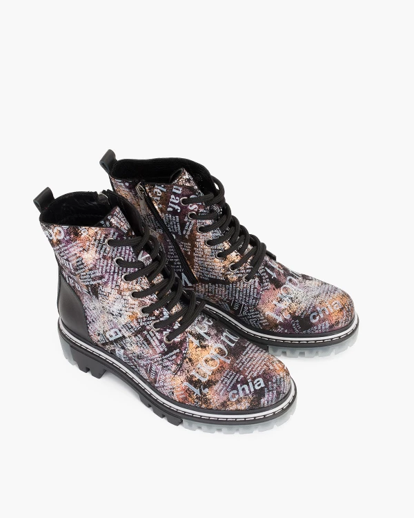 Wielokolorowe trzewiki damskie nubukowe z napisami 4