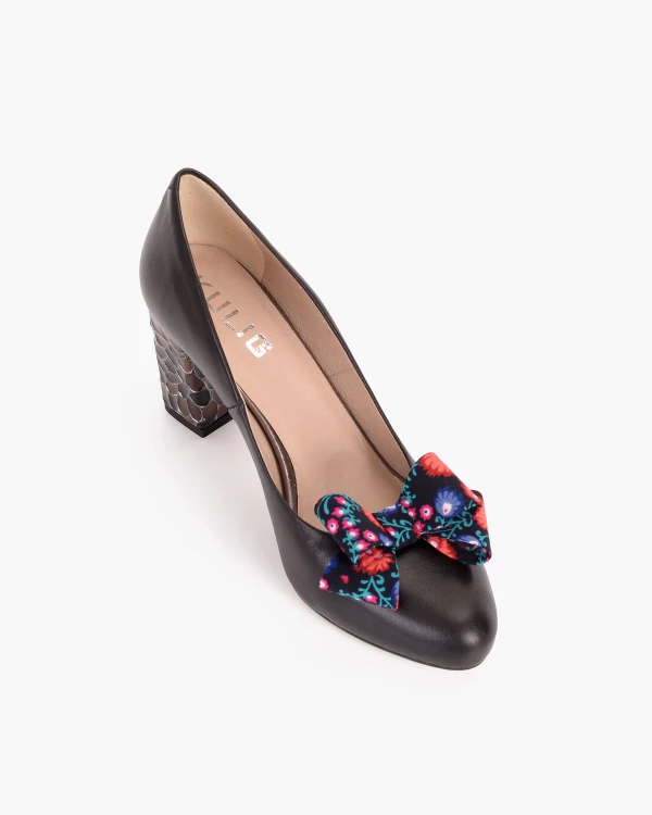 Wielokolorowe kokardki do butów z motywem 2