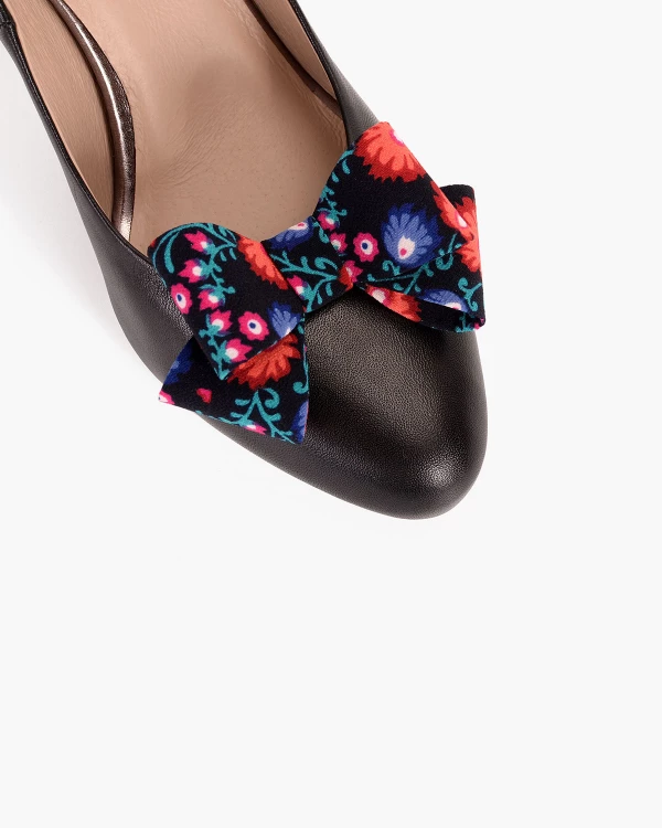 Wielokolorowe kokardki do butów z motywem 3