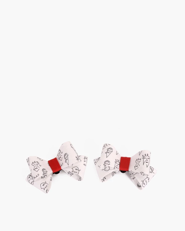 Białe kokardki do butów z motywem