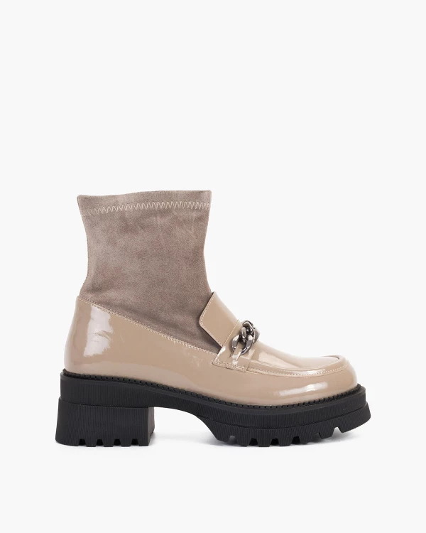Beżowe botki lakierowane ze skarpetą 5