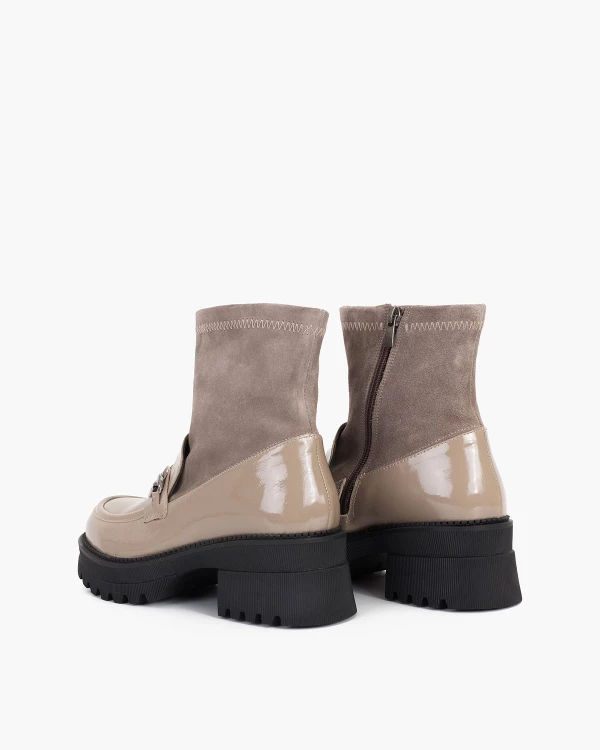 Beżowe botki lakierowane ze skarpetą 6