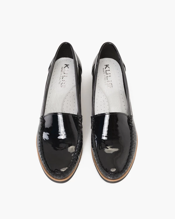 Czarne mokasyny damskie lakierowane na koturnie 4