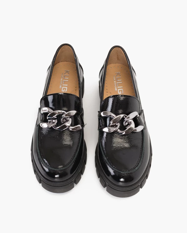 Czarne mokasyny damskie lakierowane z łańcuchem 5