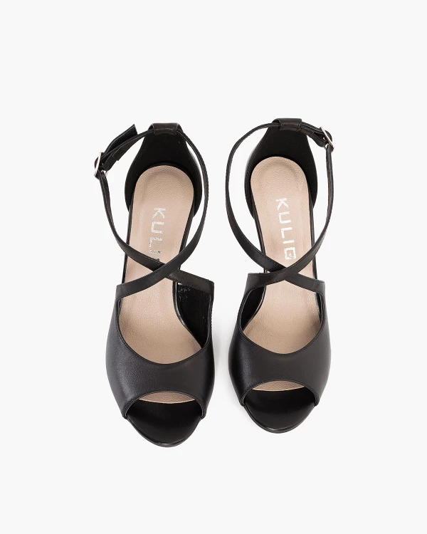 Czarne sandały damskie skórzane na szpilce 4