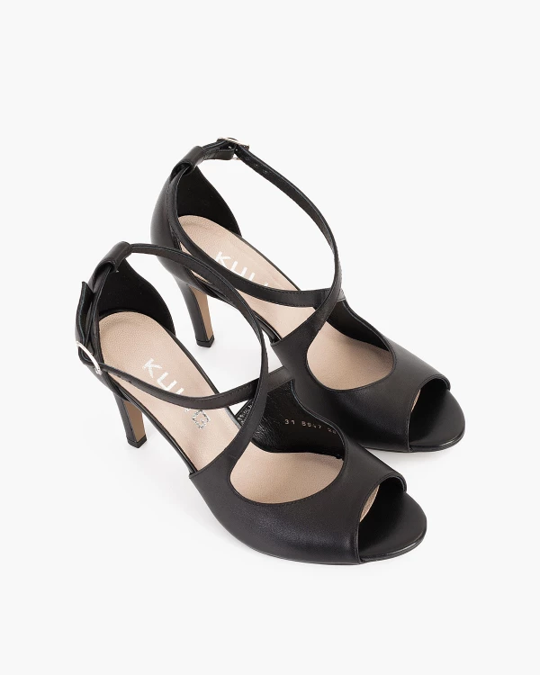 Czarne sandały damskie skórzane na szpilce 3