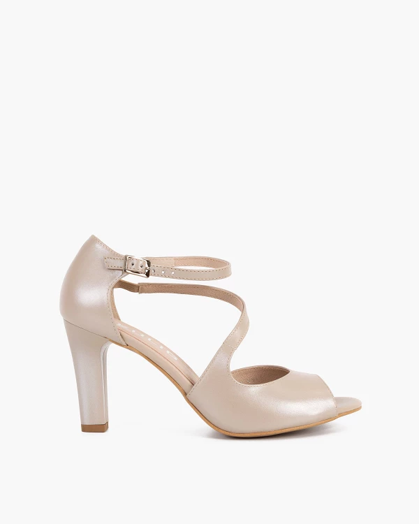 Perłowe sandały damskie skórzane na słupku 5