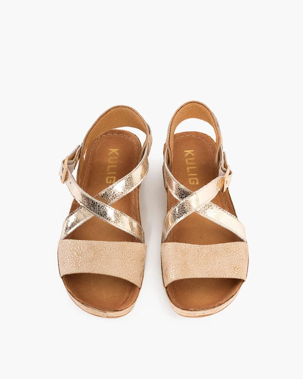 Beżowo-złote sandały damskie nubukowe 2