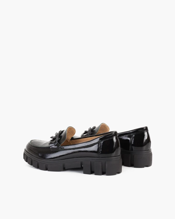 Czarne mokasyny damskie lakierowane z łańcuchem 4