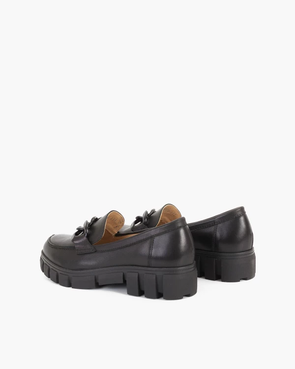 Czarne mokasyny damskie skórzane z łańcuchem 4