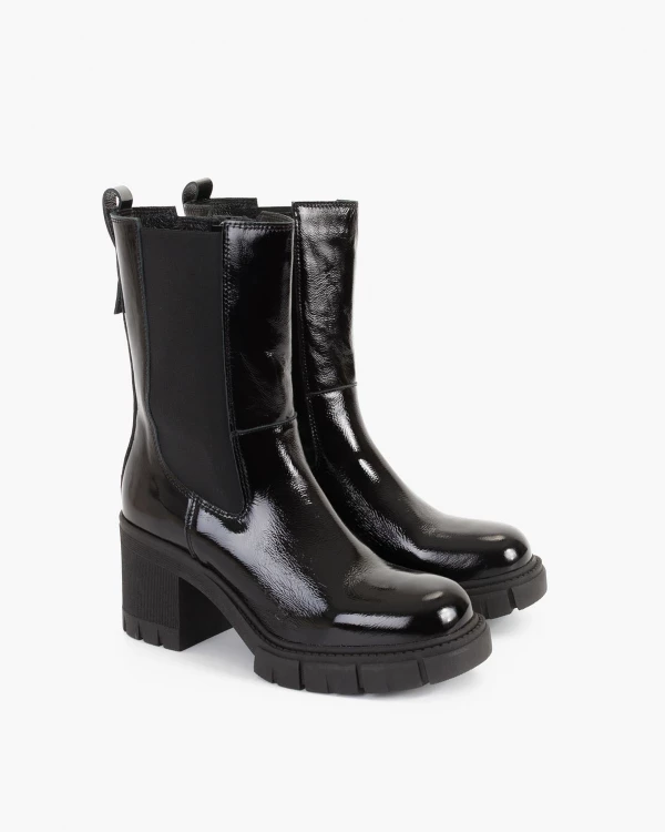 Czarne botki lakierowane na słupku
