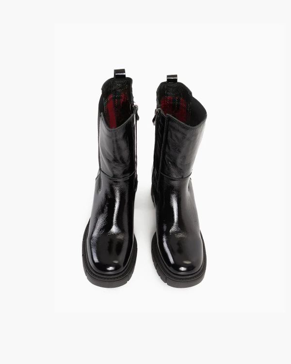 Czarne botki lakierowane na słupku 3