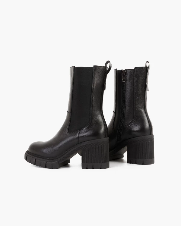 Czarne botki skórzane na słupku 4