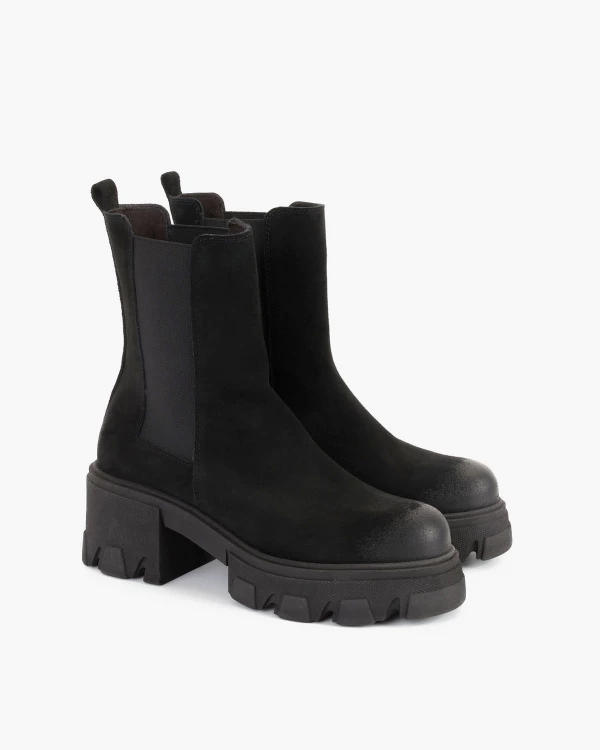 Czarne sztyblety damskie welurowe