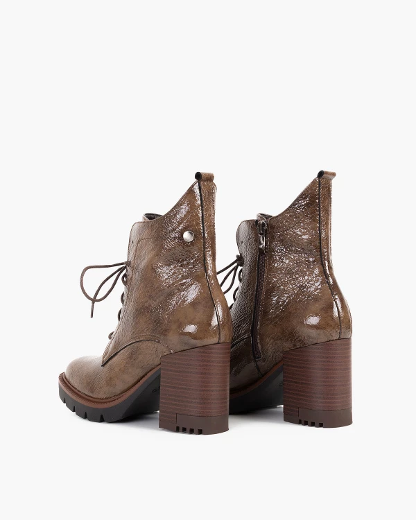 Brązowe trzewiki damskie lakierowane na słupku 4