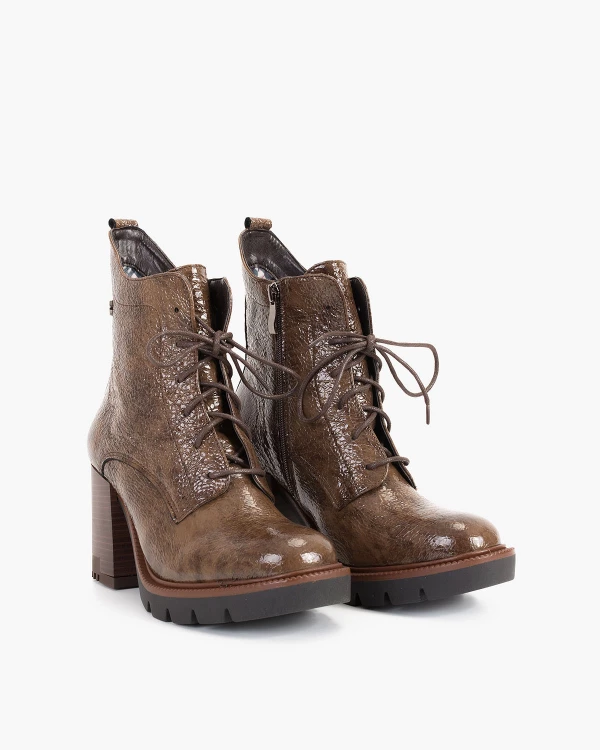 Brązowe trzewiki damskie lakierowane na słupku 2