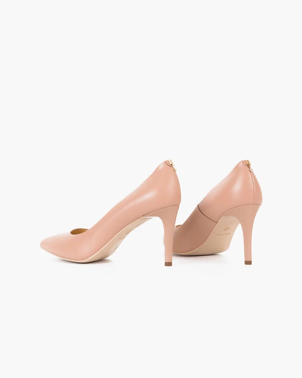 Beżowe czółenka damskie skórzane na szpilce 4