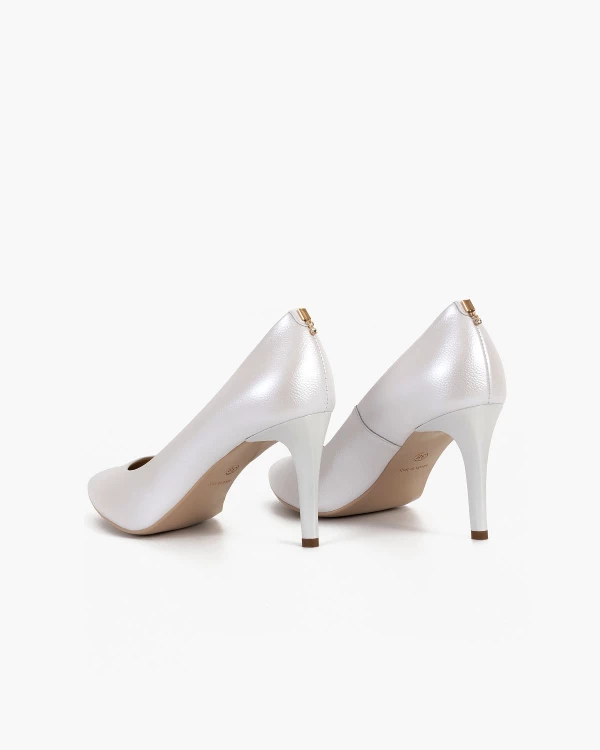 Perłowe czółenka skórzane na szpilce 4