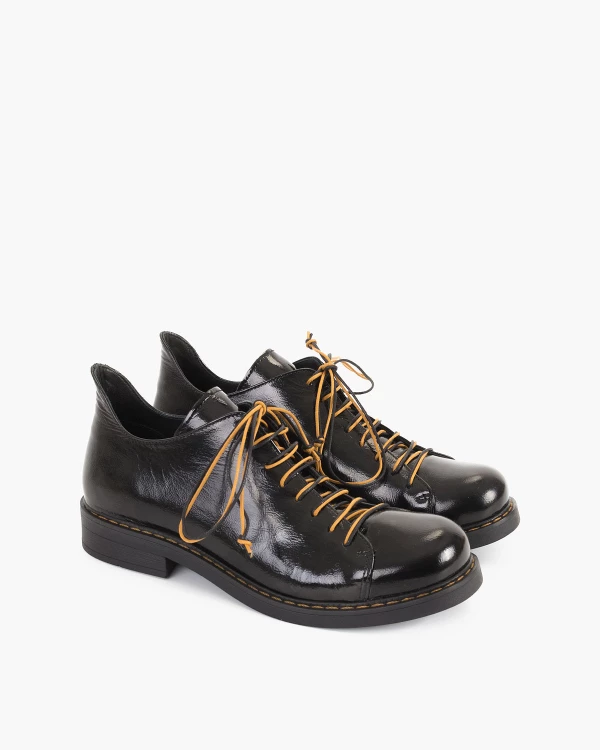 Czarne półbuty damskie lakierowane 2