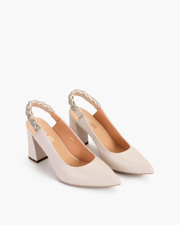 Jasnobeżowe sandały damskie skórzane na słupku 3