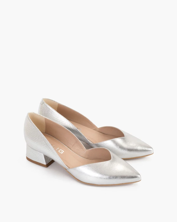 Srebrne czółenka zamszowe z wycięciem 4