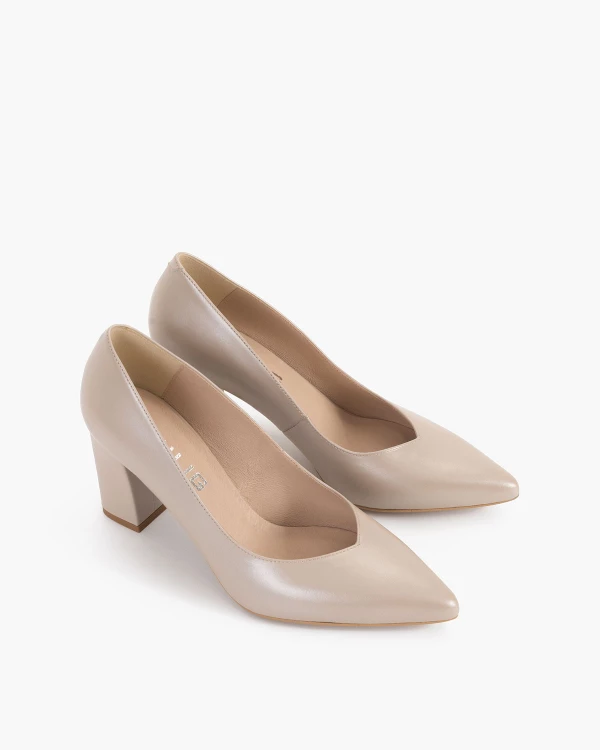 Beżowe czółenka skórzane na słupku 4