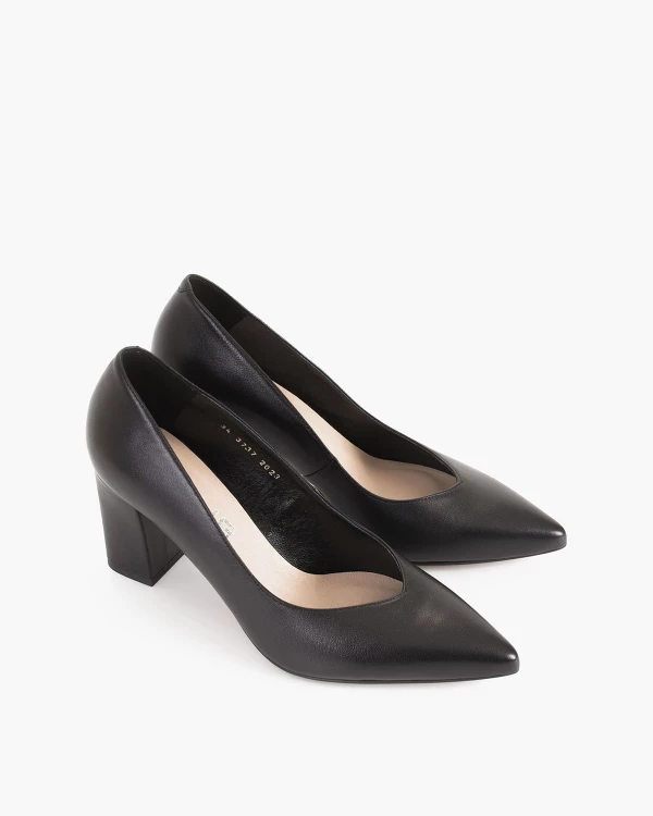 Czarne czółenka skórzane na słupku 4