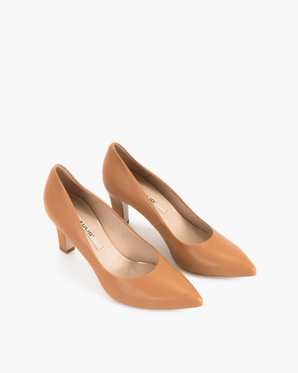 Karmelowe czółenka skórzane na słupku