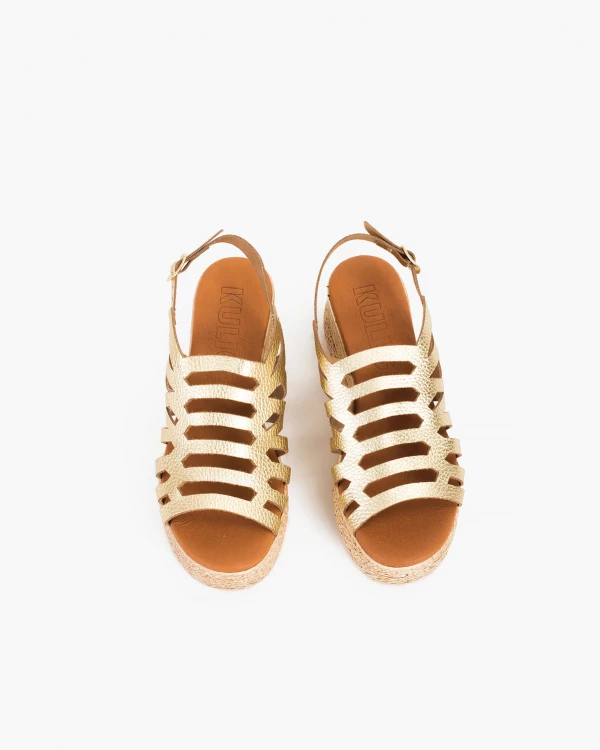 Złote sandały damskie skórzane na koturnie 3