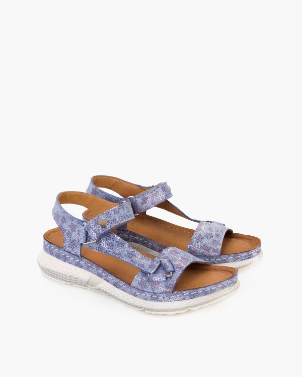 Niebieskie sandały damskie ze skóry nubukowej z motywem 2