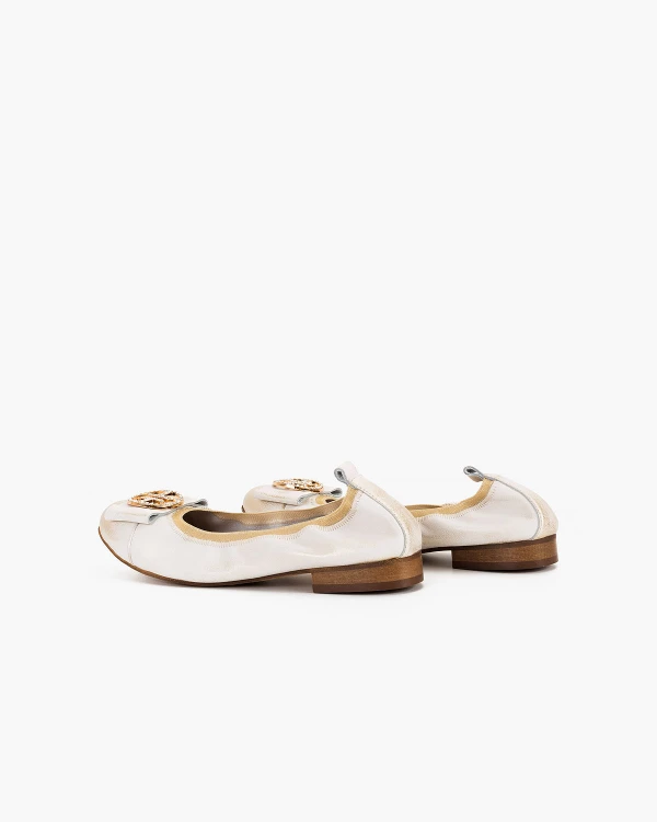 Złote baleriny skórzane z kółkiem 4