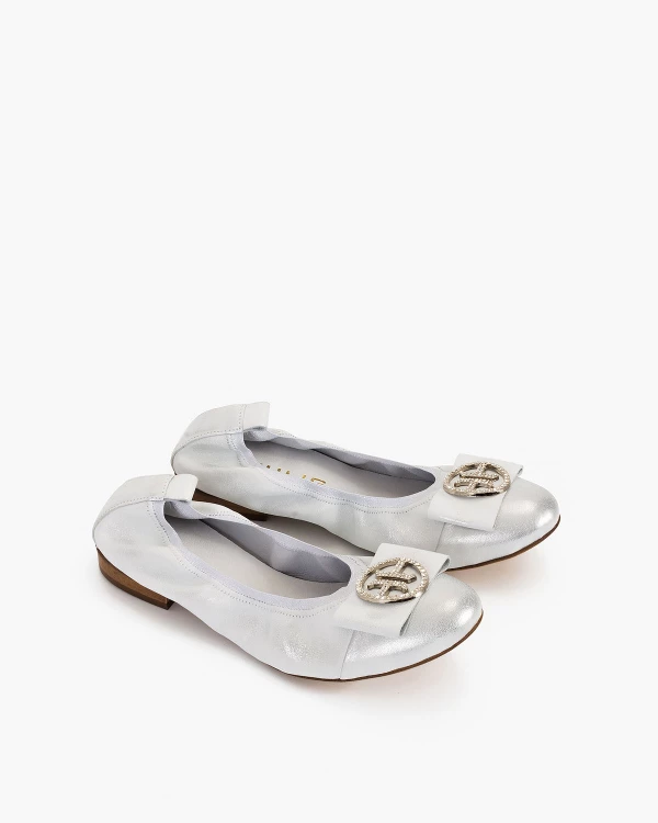 Srebrne baleriny skórzane z kółkiem