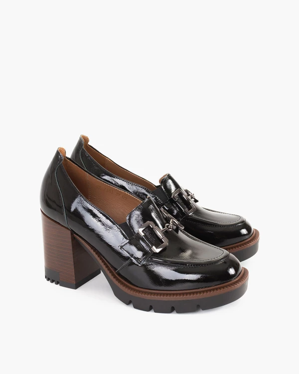 Czarne mokasyny damskie lakierowane na słupku 2
