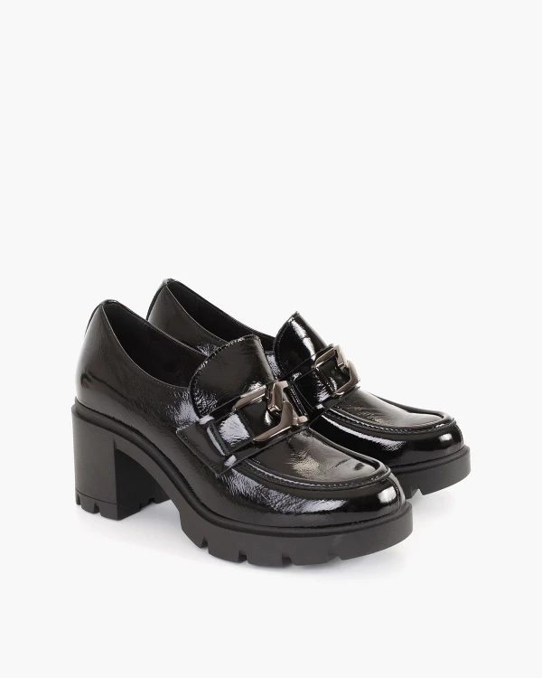 Czarne mokasyny damskie lakierowane na słupku 2