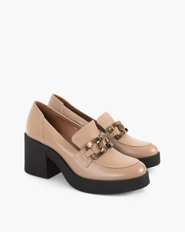 Beżowe mokasyny damskie skórzane na słupku 2