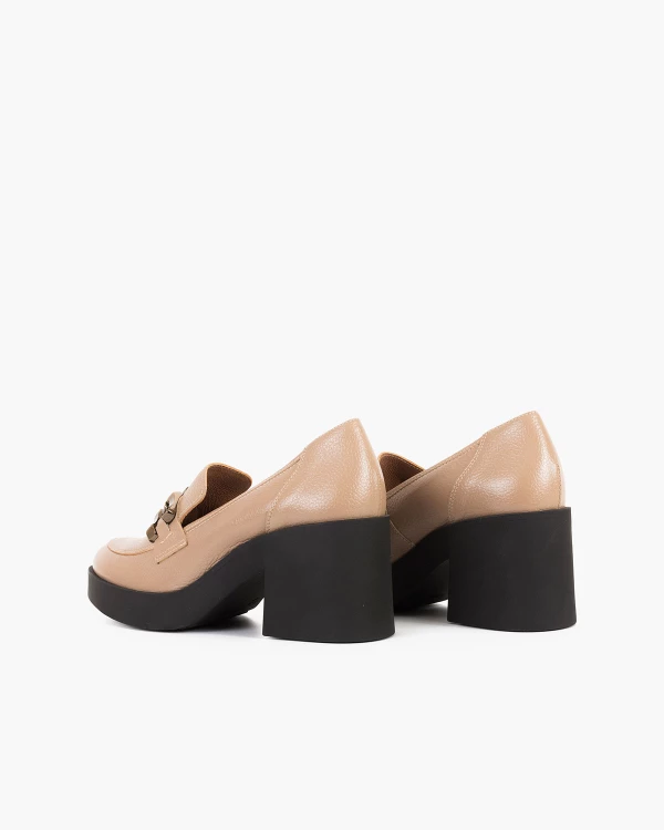 Beżowe mokasyny damskie skórzane na słupku 4