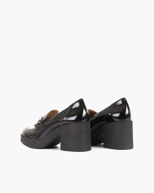 Czarne mokasyny damskie lakierowane na słupku 4