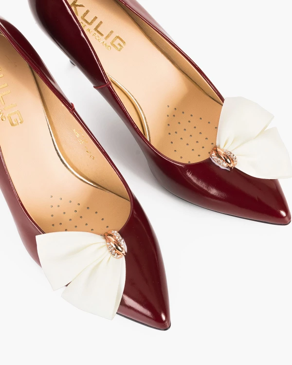 Białe klipsy do butów z cyrkoniami