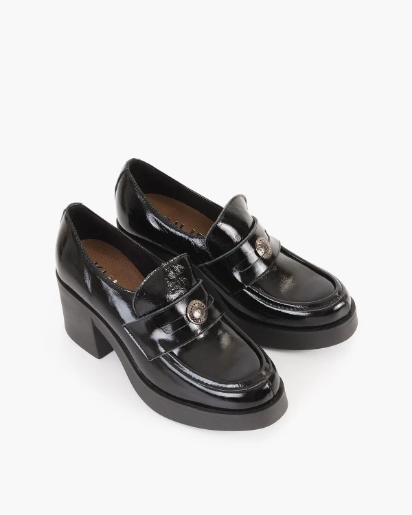 Czarne mokasyny damskie lakierowane na słupku