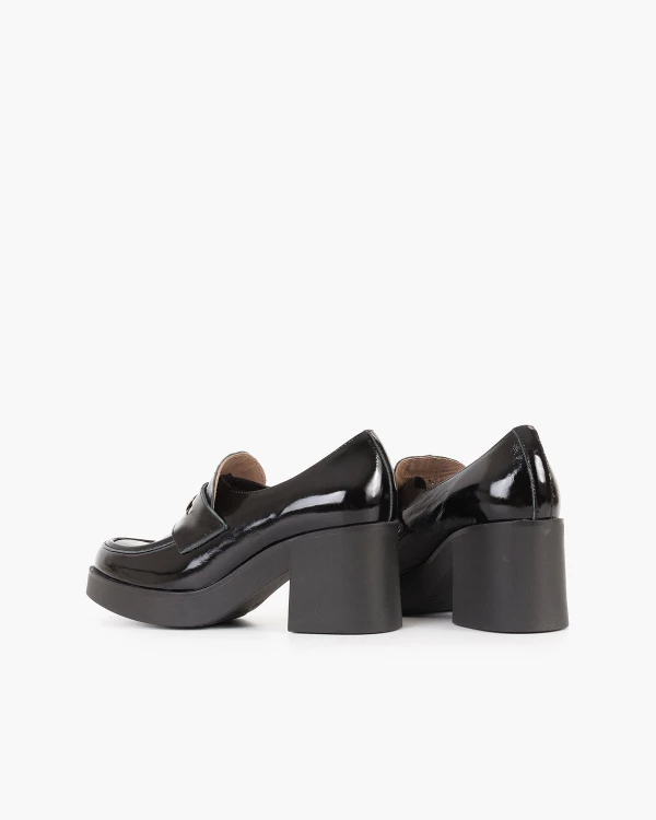 Czarne mokasyny damskie lakierowane na słupku 4