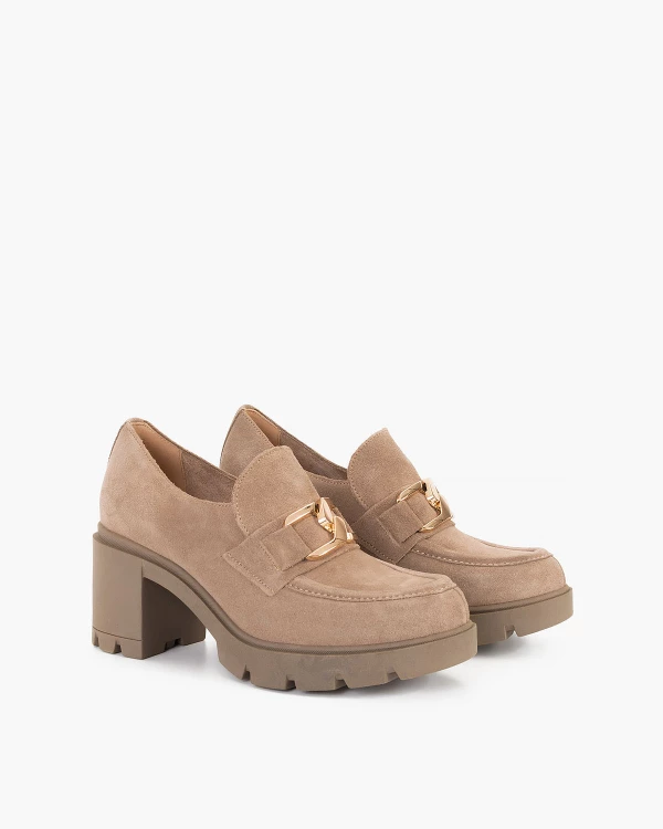 Beżowe mokasyny damskie welurowe na słupku 2