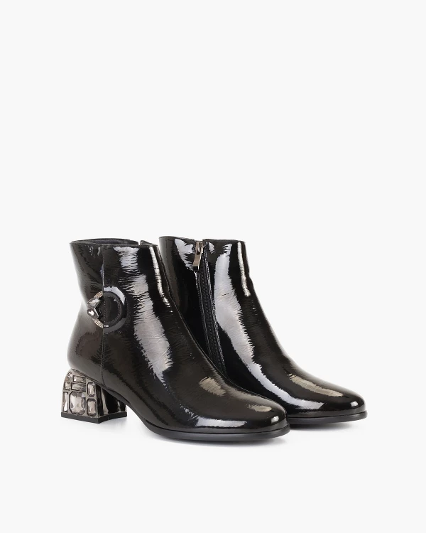 Czarne botki lakierowane na klocku 2