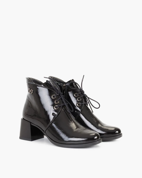 Czarne trzewiki damskie lakierowane na klocku 2