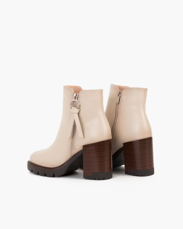 Jasnobeżowe botki ze skóry ekologicznej na słupku 4