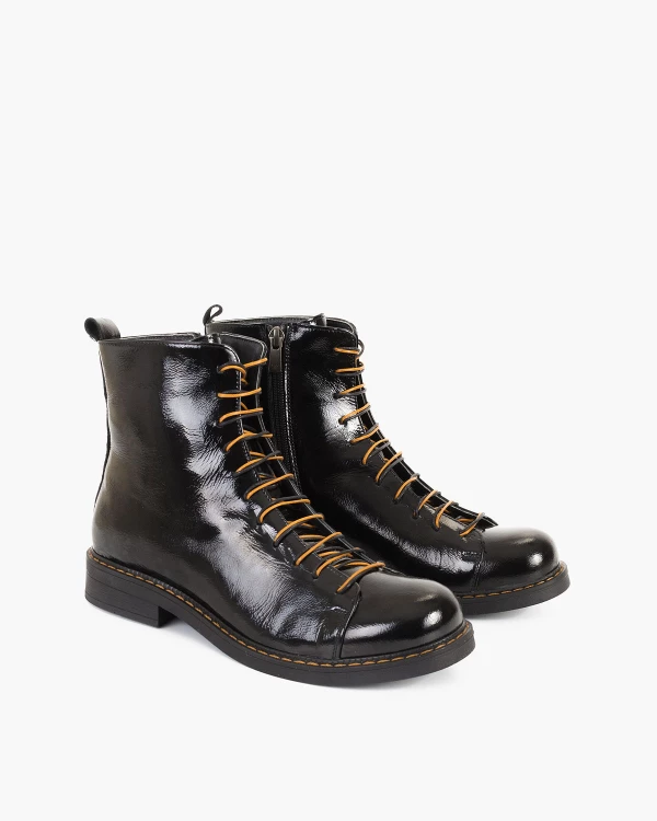 Czarne trzewiki damskie lakierowane 2