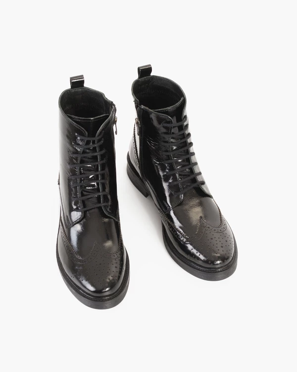 Czarne trzewiki damskie lakierowane 3