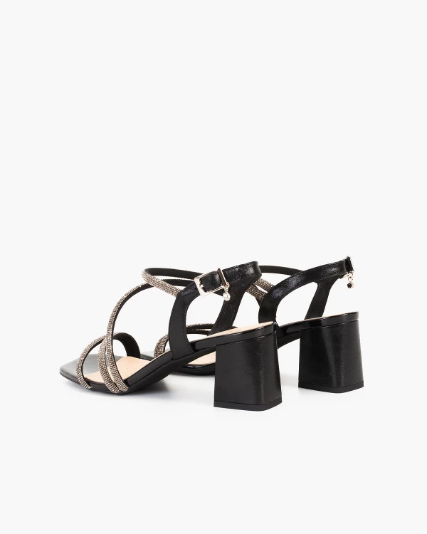 Czarne sandały damskie skórzane z cyrkoniami na klocku 4