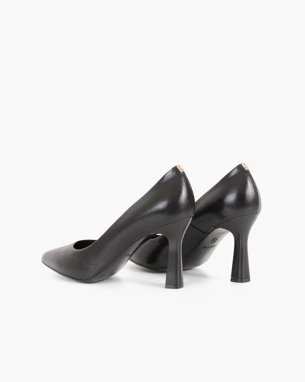 Czarne czółenka nubukowe na szpilce 4