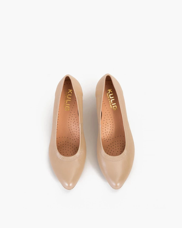 Beżowe czółenka skórzane na słupku 3